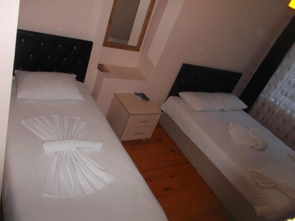 Konut Wooden House Hotel Istanbul Exterior photo